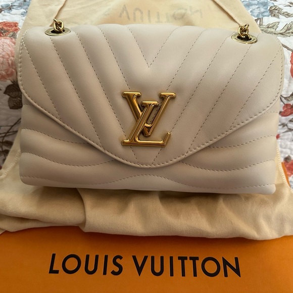 LOUIS VUITTON New Wave Chain Bag size MM ( Ivoire color) - Picture 1 of 11